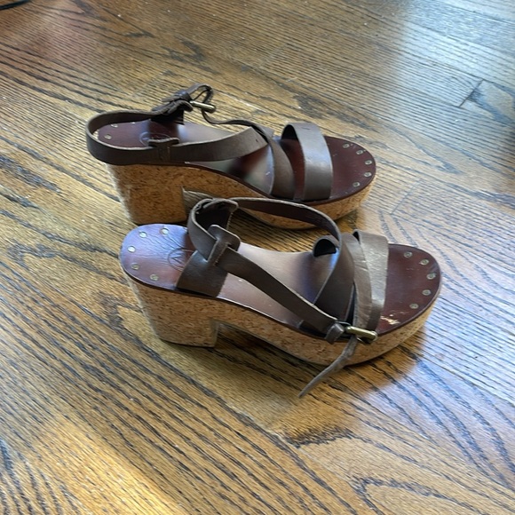 Beautiful platform dark brown shoes , straps side 7 - Picture 2 of 7